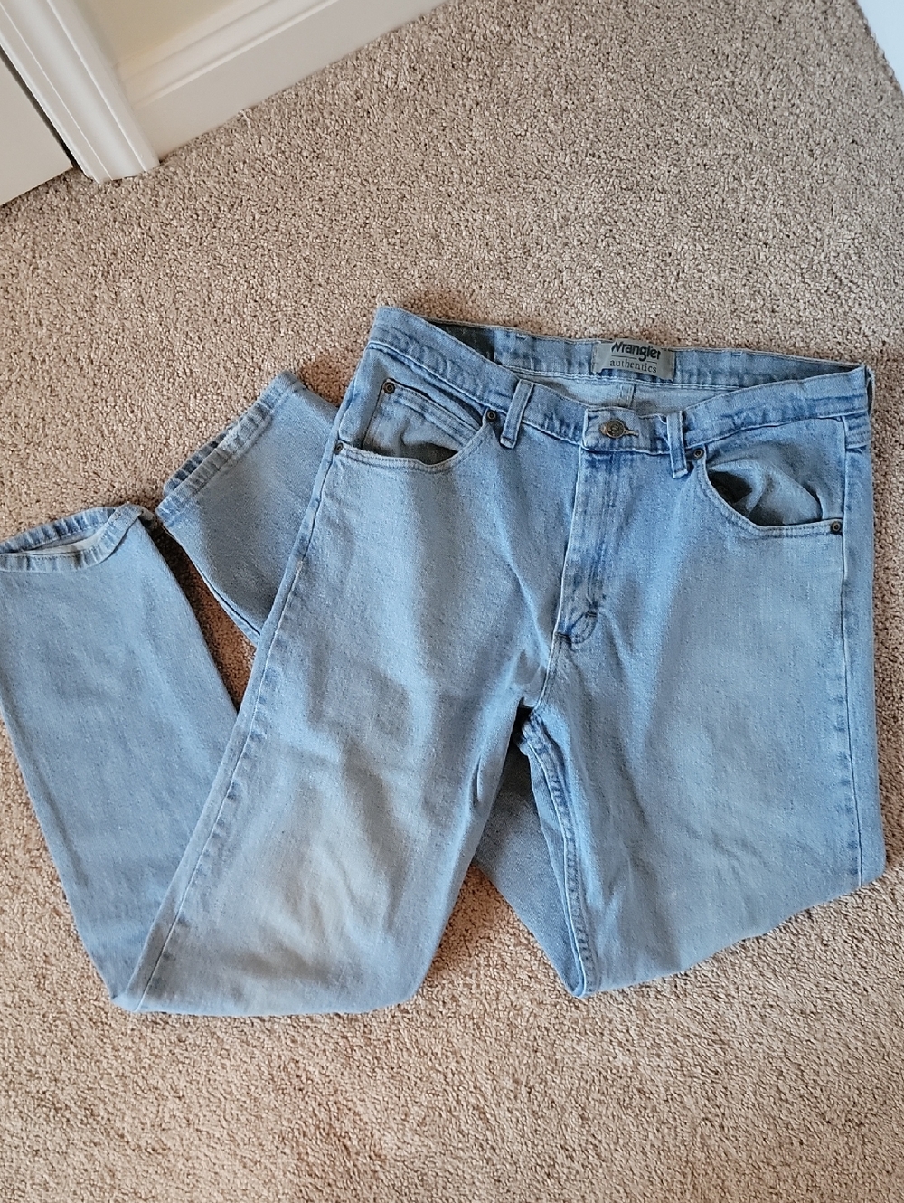 Wrangler Men's Light Blue Classic Straight Jeans